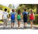 תיקי שרוכים מניילון במידות 42X34 ס"מ במגוון צבעים (לבן להדפסת סובלימציה, כחול, ירוק, שחור ואדום) עם שרוכים שחורים כפולים, מונחים על רקע לבן נקי."