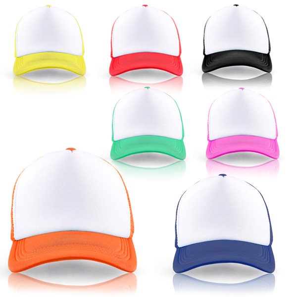 כובעי רשת בצבעים שונים עם סגירת פלסטיק אחורית ופאנל קדמי לבן המתאים להדפסה ומיתוג לוגו